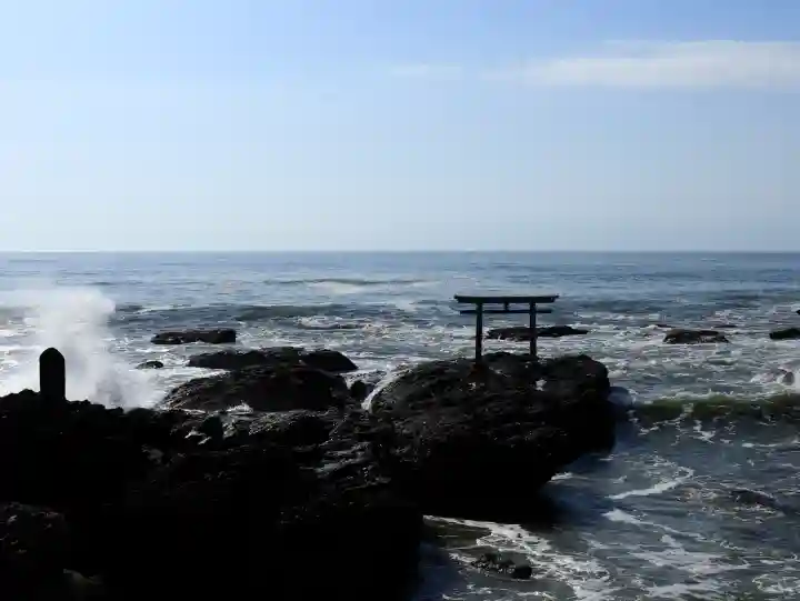 大洗磯前神社の{uncategorized: "未分類", other: "その他", undefined: "問題あり", building: "その他建物", grave: "お墓", sacred_gate: "鳥居", guardian: "狛犬", statue: "像", buddha: "仏像", history: "歴史", nature: "自然", garden: "庭園", animal: "動物", pagoda: "塔", temizu: "手水舎", mountain_gate: "山門・神門", sanctuary: "本殿・本堂", subordinate: "末社・摂社", art: "芸術", scenery: "景色", jizo: "地蔵", ema: "絵馬", goshuin: "御朱印", omikuji: "おみくじ", items: "授与品その他", amulet: "お守り", goshuincho: "御朱印帳", eats: "食事", festival: "お祭り", votive_dance: "神楽", shichigosan: "七五三参", wedding: "結婚式", experience: "体験その他", initially: "初詣", around: "周辺", anti_infection: "感染症対策"}