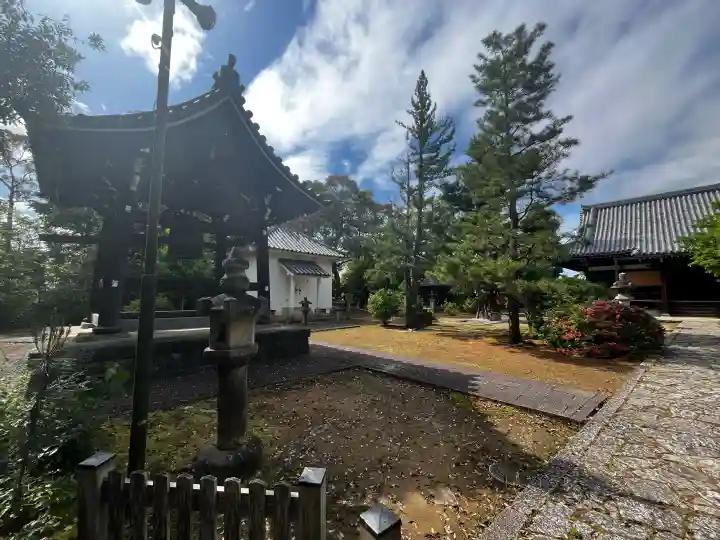 智積院の{uncategorized: "未分類", other: "その他", undefined: "問題あり", building: "その他建物", grave: "お墓", sacred_gate: "鳥居", guardian: "狛犬", statue: "像", buddha: "仏像", history: "歴史", nature: "自然", garden: "庭園", animal: "動物", pagoda: "塔", temizu: "手水舎", mountain_gate: "山門・神門", sanctuary: "本殿・本堂", subordinate: "末社・摂社", art: "芸術", scenery: "景色", jizo: "地蔵", ema: "絵馬", goshuin: "御朱印", omikuji: "おみくじ", items: "授与品その他", amulet: "お守り", goshuincho: "御朱印帳", eats: "食事", festival: "お祭り", votive_dance: "神楽", shichigosan: "七五三参", wedding: "結婚式", experience: "体験その他", initially: "初詣", around: "周辺", anti_infection: "感染症対策"}