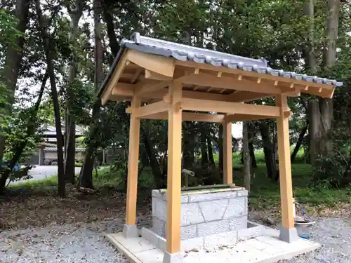 菱妻神社の手水舎