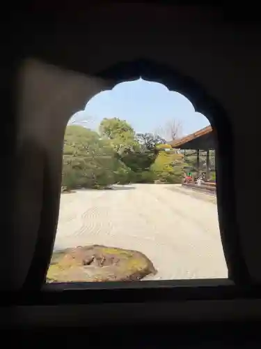 建仁寺（建仁禅寺）の{uncategorized: "未分類", other: "その他", undefined: "問題あり", building: "その他建物", grave: "お墓", sacred_gate: "鳥居", guardian: "狛犬", statue: "像", buddha: "仏像", history: "歴史", nature: "自然", garden: "庭園", animal: "動物", pagoda: "塔", temizu: "手水舎", mountain_gate: "山門・神門", sanctuary: "本殿・本堂", subordinate: "末社・摂社", art: "芸術", scenery: "景色", jizo: "地蔵", ema: "絵馬", goshuin: "御朱印", omikuji: "おみくじ", items: "授与品その他", amulet: "お守り", goshuincho: "御朱印帳", eats: "食事", festival: "お祭り", votive_dance: "神楽", shichigosan: "七五三参", wedding: "結婚式", experience: "体験その他", initially: "初詣", around: "周辺", anti_infection: "感染症対策"}