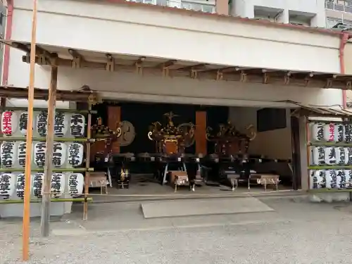 浅草神社の{uncategorized: "未分類", other: "その他", undefined: "問題あり", building: "その他建物", grave: "お墓", sacred_gate: "鳥居", guardian: "狛犬", statue: "像", buddha: "仏像", history: "歴史", nature: "自然", garden: "庭園", animal: "動物", pagoda: "塔", temizu: "手水舎", mountain_gate: "山門・神門", sanctuary: "本殿・本堂", subordinate: "末社・摂社", art: "芸術", scenery: "景色", jizo: "地蔵", ema: "絵馬", goshuin: "御朱印", omikuji: "おみくじ", items: "授与品その他", amulet: "お守り", goshuincho: "御朱印帳", eats: "食事", festival: "お祭り", votive_dance: "神楽", shichigosan: "七五三参", wedding: "結婚式", experience: "体験その他", initially: "初詣", around: "周辺", anti_infection: "感染症対策"}