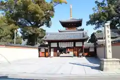 法楽寺の山門