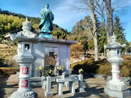 本成寺の像