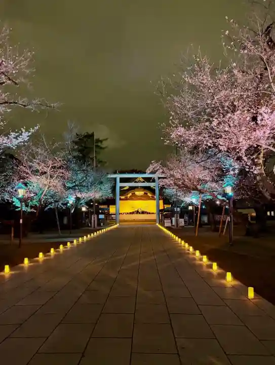 靖國神社の{uncategorized: "未分類", other: "その他", undefined: "問題あり", building: "その他建物", grave: "お墓", sacred_gate: "鳥居", guardian: "狛犬", statue: "像", buddha: "仏像", history: "歴史", nature: "自然", garden: "庭園", animal: "動物", pagoda: "塔", temizu: "手水舎", mountain_gate: "山門・神門", sanctuary: "本殿・本堂", subordinate: "末社・摂社", art: "芸術", scenery: "景色", jizo: "地蔵", ema: "絵馬", goshuin: "御朱印", omikuji: "おみくじ", items: "授与品その他", amulet: "お守り", goshuincho: "御朱印帳", eats: "食事", festival: "お祭り", votive_dance: "神楽", shichigosan: "七五三参", wedding: "結婚式", experience: "体験その他", initially: "初詣", around: "周辺", anti_infection: "感染症対策"}