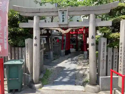 新世界稲荷神社の鳥居