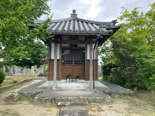 西蓮寺の{uncategorized: "未分類", other: "その他", undefined: "問題あり", building: "その他建物", grave: "お墓", sacred_gate: "鳥居", guardian: "狛犬", statue: "像", buddha: "仏像", history: "歴史", nature: "自然", garden: "庭園", animal: "動物", pagoda: "塔", temizu: "手水舎", mountain_gate: "山門・神門", sanctuary: "本殿・本堂", subordinate: "末社・摂社", art: "芸術", scenery: "景色", jizo: "地蔵", ema: "絵馬", goshuin: "御朱印", omikuji: "おみくじ", items: "授与品その他", amulet: "お守り", goshuincho: "御朱印帳", eats: "食事", festival: "お祭り", votive_dance: "神楽", shichigosan: "七五三参", wedding: "結婚式", experience: "体験その他", initially: "初詣", around: "周辺", anti_infection: "感染症対策"}