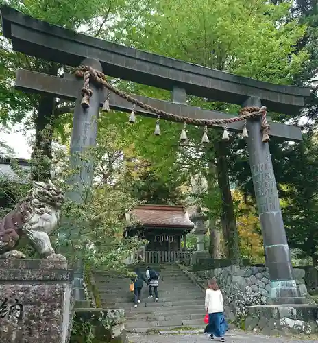 諏訪大社上社前宮の鳥居