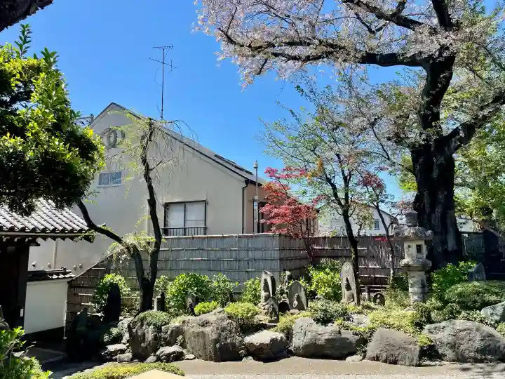 実相院の{uncategorized: "未分類", other: "その他", undefined: "問題あり", building: "その他建物", grave: "お墓", sacred_gate: "鳥居", guardian: "狛犬", statue: "像", buddha: "仏像", history: "歴史", nature: "自然", garden: "庭園", animal: "動物", pagoda: "塔", temizu: "手水舎", mountain_gate: "山門・神門", sanctuary: "本殿・本堂", subordinate: "末社・摂社", art: "芸術", scenery: "景色", jizo: "地蔵", ema: "絵馬", goshuin: "御朱印", omikuji: "おみくじ", items: "授与品その他", amulet: "お守り", goshuincho: "御朱印帳", eats: "食事", festival: "お祭り", votive_dance: "神楽", shichigosan: "七五三参", wedding: "結婚式", experience: "体験その他", initially: "初詣", around: "周辺", anti_infection: "感染症対策"}