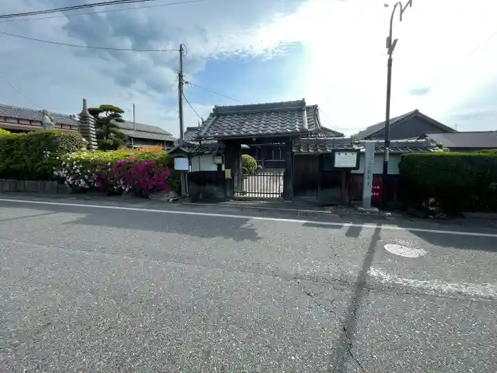 誓善寺の{uncategorized: "未分類", other: "その他", undefined: "問題あり", building: "その他建物", grave: "お墓", sacred_gate: "鳥居", guardian: "狛犬", statue: "像", buddha: "仏像", history: "歴史", nature: "自然", garden: "庭園", animal: "動物", pagoda: "塔", temizu: "手水舎", mountain_gate: "山門・神門", sanctuary: "本殿・本堂", subordinate: "末社・摂社", art: "芸術", scenery: "景色", jizo: "地蔵", ema: "絵馬", goshuin: "御朱印", omikuji: "おみくじ", items: "授与品その他", amulet: "お守り", goshuincho: "御朱印帳", eats: "食事", festival: "お祭り", votive_dance: "神楽", shichigosan: "七五三参", wedding: "結婚式", experience: "体験その他", initially: "初詣", around: "周辺", anti_infection: "感染症対策"}