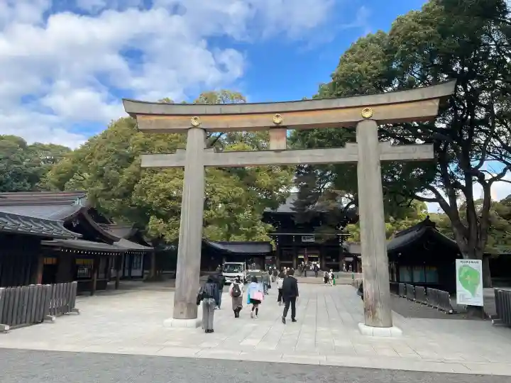 明治神宮の{uncategorized: "未分類", other: "その他", undefined: "問題あり", building: "その他建物", grave: "お墓", sacred_gate: "鳥居", guardian: "狛犬", statue: "像", buddha: "仏像", history: "歴史", nature: "自然", garden: "庭園", animal: "動物", pagoda: "塔", temizu: "手水舎", mountain_gate: "山門・神門", sanctuary: "本殿・本堂", subordinate: "末社・摂社", art: "芸術", scenery: "景色", jizo: "地蔵", ema: "絵馬", goshuin: "御朱印", omikuji: "おみくじ", items: "授与品その他", amulet: "お守り", goshuincho: "御朱印帳", eats: "食事", festival: "お祭り", votive_dance: "神楽", shichigosan: "七五三参", wedding: "結婚式", experience: "体験その他", initially: "初詣", around: "周辺", anti_infection: "感染症対策"}
