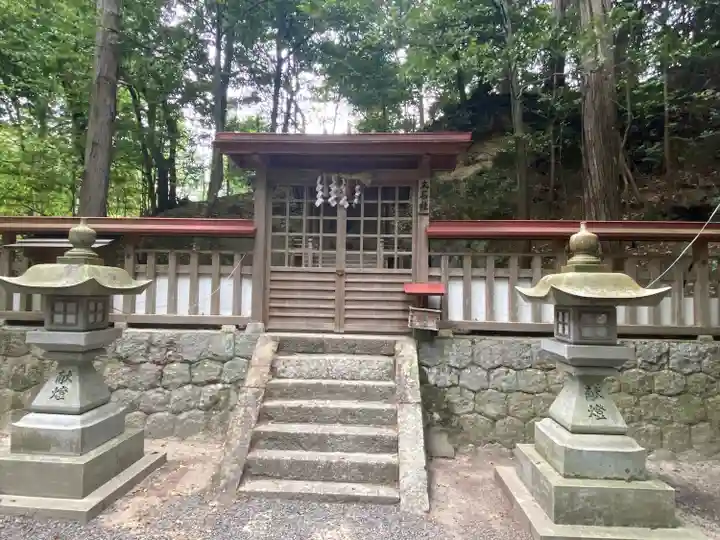 敢國神社の末社・摂社
