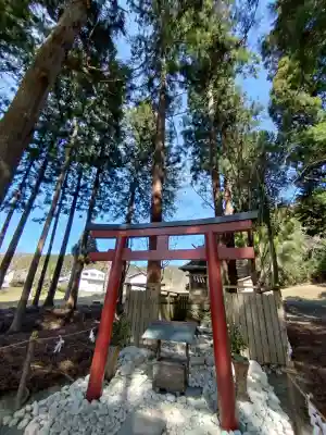 丹生都比売神社の{uncategorized: "未分類", other: "その他", undefined: "問題あり", building: "その他建物", grave: "お墓", sacred_gate: "鳥居", guardian: "狛犬", statue: "像", buddha: "仏像", history: "歴史", nature: "自然", garden: "庭園", animal: "動物", pagoda: "塔", temizu: "手水舎", mountain_gate: "山門・神門", sanctuary: "本殿・本堂", subordinate: "末社・摂社", art: "芸術", scenery: "景色", jizo: "地蔵", ema: "絵馬", goshuin: "御朱印", omikuji: "おみくじ", items: "授与品その他", amulet: "お守り", goshuincho: "御朱印帳", eats: "食事", festival: "お祭り", votive_dance: "神楽", shichigosan: "七五三参", wedding: "結婚式", experience: "体験その他", initially: "初詣", around: "周辺", anti_infection: "感染症対策"}
