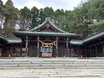 函館護國神社の{uncategorized: "未分類", other: "その他", undefined: "問題あり", building: "その他建物", grave: "お墓", sacred_gate: "鳥居", guardian: "狛犬", statue: "像", buddha: "仏像", history: "歴史", nature: "自然", garden: "庭園", animal: "動物", pagoda: "塔", temizu: "手水舎", mountain_gate: "山門・神門", sanctuary: "本殿・本堂", subordinate: "末社・摂社", art: "芸術", scenery: "景色", jizo: "地蔵", ema: "絵馬", goshuin: "御朱印", omikuji: "おみくじ", items: "授与品その他", amulet: "お守り", goshuincho: "御朱印帳", eats: "食事", festival: "お祭り", votive_dance: "神楽", shichigosan: "七五三参", wedding: "結婚式", experience: "体験その他", initially: "初詣", around: "周辺", anti_infection: "感染症対策"}