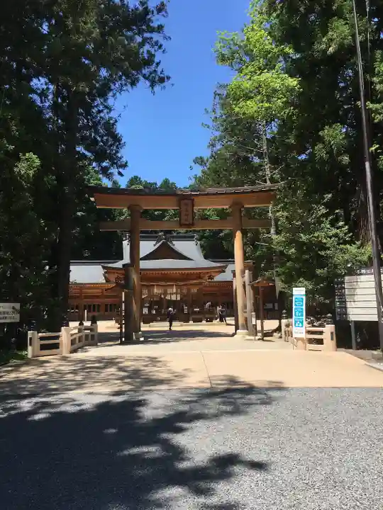 穂高神社本宮の鳥居