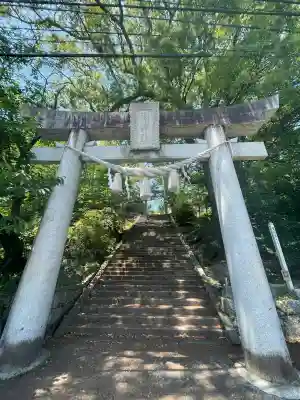 淵神社の{uncategorized: "未分類", other: "その他", undefined: "問題あり", building: "その他建物", grave: "お墓", sacred_gate: "鳥居", guardian: "狛犬", statue: "像", buddha: "仏像", history: "歴史", nature: "自然", garden: "庭園", animal: "動物", pagoda: "塔", temizu: "手水舎", mountain_gate: "山門・神門", sanctuary: "本殿・本堂", subordinate: "末社・摂社", art: "芸術", scenery: "景色", jizo: "地蔵", ema: "絵馬", goshuin: "御朱印", omikuji: "おみくじ", items: "授与品その他", amulet: "お守り", goshuincho: "御朱印帳", eats: "食事", festival: "お祭り", votive_dance: "神楽", shichigosan: "七五三参", wedding: "結婚式", experience: "体験その他", initially: "初詣", around: "周辺", anti_infection: "感染症対策"}