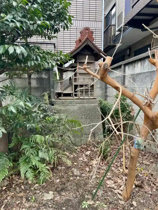 戸田稲荷神社の{uncategorized: "未分類", other: "その他", undefined: "問題あり", building: "その他建物", grave: "お墓", sacred_gate: "鳥居", guardian: "狛犬", statue: "像", buddha: "仏像", history: "歴史", nature: "自然", garden: "庭園", animal: "動物", pagoda: "塔", temizu: "手水舎", mountain_gate: "山門・神門", sanctuary: "本殿・本堂", subordinate: "末社・摂社", art: "芸術", scenery: "景色", jizo: "地蔵", ema: "絵馬", goshuin: "御朱印", omikuji: "おみくじ", items: "授与品その他", amulet: "お守り", goshuincho: "御朱印帳", eats: "食事", festival: "お祭り", votive_dance: "神楽", shichigosan: "七五三参", wedding: "結婚式", experience: "体験その他", initially: "初詣", around: "周辺", anti_infection: "感染症対策"}