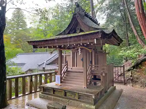 石上神宮の末社