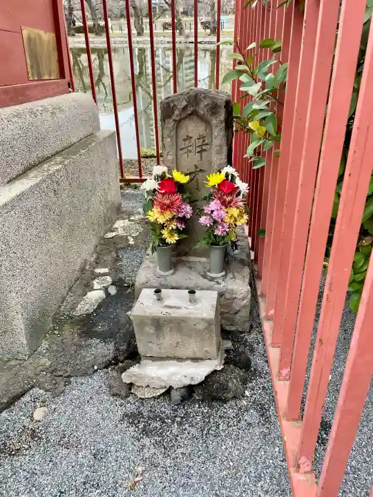 寛永寺不忍池弁天堂の{uncategorized: "未分類", other: "その他", undefined: "問題あり", building: "その他建物", grave: "お墓", sacred_gate: "鳥居", guardian: "狛犬", statue: "像", buddha: "仏像", history: "歴史", nature: "自然", garden: "庭園", animal: "動物", pagoda: "塔", temizu: "手水舎", mountain_gate: "山門・神門", sanctuary: "本殿・本堂", subordinate: "末社・摂社", art: "芸術", scenery: "景色", jizo: "地蔵", ema: "絵馬", goshuin: "御朱印", omikuji: "おみくじ", items: "授与品その他", amulet: "お守り", goshuincho: "御朱印帳", eats: "食事", festival: "お祭り", votive_dance: "神楽", shichigosan: "七五三参", wedding: "結婚式", experience: "体験その他", initially: "初詣", around: "周辺", anti_infection: "感染症対策"}