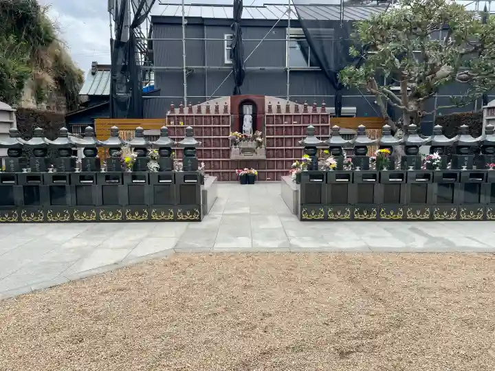 勧行寺の{uncategorized: "未分類", other: "その他", undefined: "問題あり", building: "その他建物", grave: "お墓", sacred_gate: "鳥居", guardian: "狛犬", statue: "像", buddha: "仏像", history: "歴史", nature: "自然", garden: "庭園", animal: "動物", pagoda: "塔", temizu: "手水舎", mountain_gate: "山門・神門", sanctuary: "本殿・本堂", subordinate: "末社・摂社", art: "芸術", scenery: "景色", jizo: "地蔵", ema: "絵馬", goshuin: "御朱印", omikuji: "おみくじ", items: "授与品その他", amulet: "お守り", goshuincho: "御朱印帳", eats: "食事", festival: "お祭り", votive_dance: "神楽", shichigosan: "七五三参", wedding: "結婚式", experience: "体験その他", initially: "初詣", around: "周辺", anti_infection: "感染症対策"}