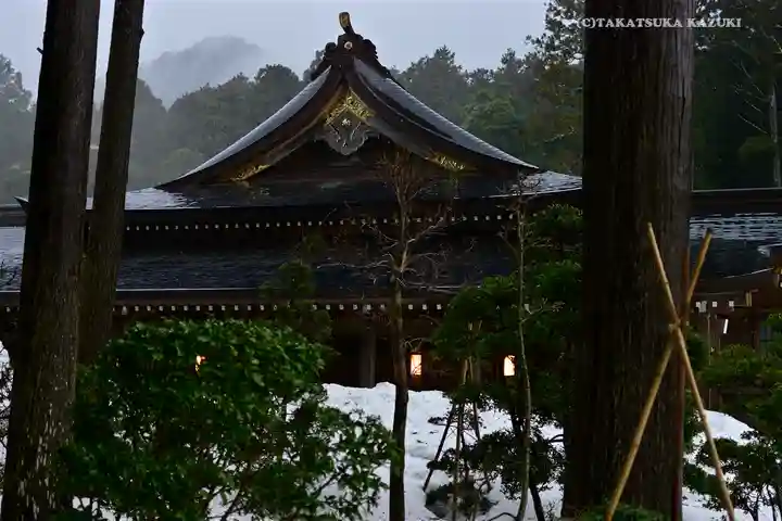 彌彦神社の本殿・本堂