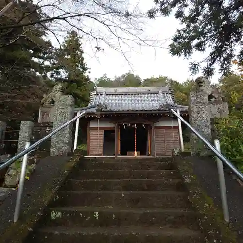 三柱神社(駒場町)の本殿