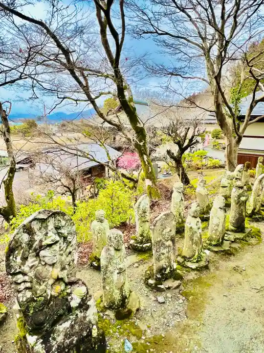 金昌寺の{uncategorized: "未分類", other: "その他", undefined: "問題あり", building: "その他建物", grave: "お墓", sacred_gate: "鳥居", guardian: "狛犬", statue: "像", buddha: "仏像", history: "歴史", nature: "自然", garden: "庭園", animal: "動物", pagoda: "塔", temizu: "手水舎", mountain_gate: "山門・神門", sanctuary: "本殿・本堂", subordinate: "末社・摂社", art: "芸術", scenery: "景色", jizo: "地蔵", ema: "絵馬", goshuin: "御朱印", omikuji: "おみくじ", items: "授与品その他", amulet: "お守り", goshuincho: "御朱印帳", eats: "食事", festival: "お祭り", votive_dance: "神楽", shichigosan: "七五三参", wedding: "結婚式", experience: "体験その他", initially: "初詣", around: "周辺", anti_infection: "感染症対策"}