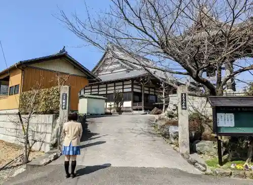 願船寺の山門