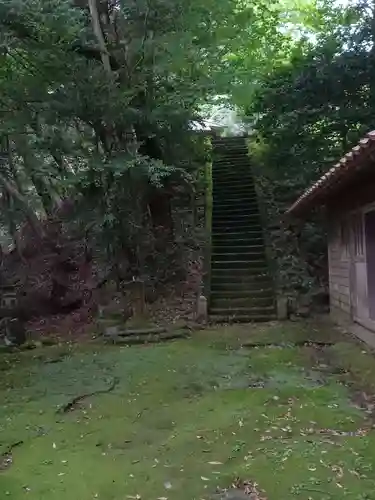 茂宇気神社の建物その他