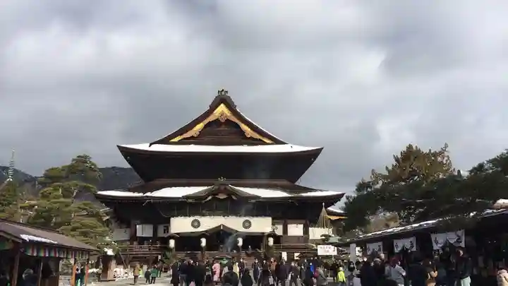 善光寺の本殿・本堂