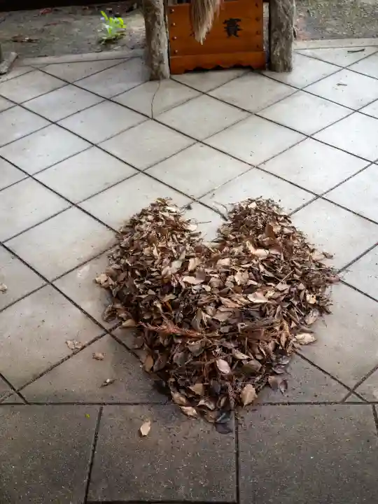 伏見稲荷大社の{uncategorized: "未分類", other: "その他", undefined: "問題あり", building: "その他建物", grave: "お墓", sacred_gate: "鳥居", guardian: "狛犬", statue: "像", buddha: "仏像", history: "歴史", nature: "自然", garden: "庭園", animal: "動物", pagoda: "塔", temizu: "手水舎", mountain_gate: "山門・神門", sanctuary: "本殿・本堂", subordinate: "末社・摂社", art: "芸術", scenery: "景色", jizo: "地蔵", ema: "絵馬", goshuin: "御朱印", omikuji: "おみくじ", items: "授与品その他", amulet: "お守り", goshuincho: "御朱印帳", eats: "食事", festival: "お祭り", votive_dance: "神楽", shichigosan: "七五三参", wedding: "結婚式", experience: "体験その他", initially: "初詣", around: "周辺", anti_infection: "感染症対策"}