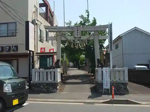 座間神社の鳥居