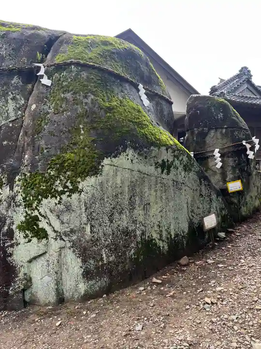 三ツ石神社(岩手県)