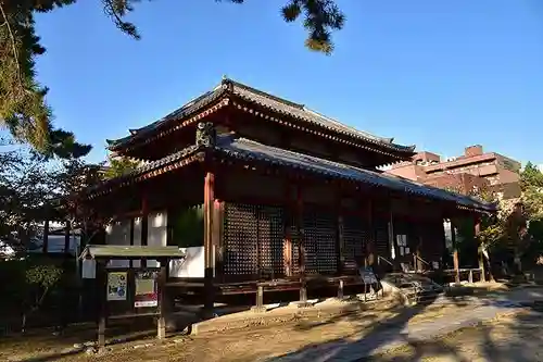 西大寺の本殿・本堂