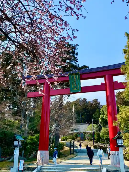 志波彦神社・鹽竈神社の{uncategorized: "未分類", other: "その他", undefined: "問題あり", building: "その他建物", grave: "お墓", sacred_gate: "鳥居", guardian: "狛犬", statue: "像", buddha: "仏像", history: "歴史", nature: "自然", garden: "庭園", animal: "動物", pagoda: "塔", temizu: "手水舎", mountain_gate: "山門・神門", sanctuary: "本殿・本堂", subordinate: "末社・摂社", art: "芸術", scenery: "景色", jizo: "地蔵", ema: "絵馬", goshuin: "御朱印", omikuji: "おみくじ", items: "授与品その他", amulet: "お守り", goshuincho: "御朱印帳", eats: "食事", festival: "お祭り", votive_dance: "神楽", shichigosan: "七五三参", wedding: "結婚式", experience: "体験その他", initially: "初詣", around: "周辺", anti_infection: "感染症対策"}