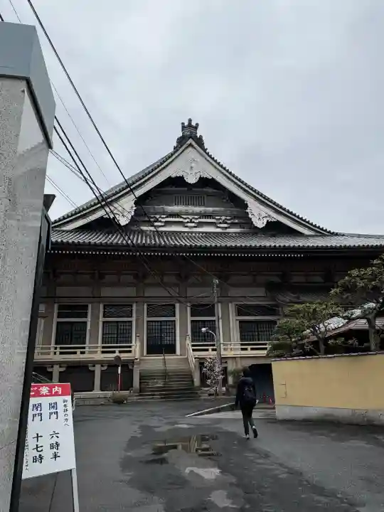 東本願寺の{uncategorized: "未分類", other: "その他", undefined: "問題あり", building: "その他建物", grave: "お墓", sacred_gate: "鳥居", guardian: "狛犬", statue: "像", buddha: "仏像", history: "歴史", nature: "自然", garden: "庭園", animal: "動物", pagoda: "塔", temizu: "手水舎", mountain_gate: "山門・神門", sanctuary: "本殿・本堂", subordinate: "末社・摂社", art: "芸術", scenery: "景色", jizo: "地蔵", ema: "絵馬", goshuin: "御朱印", omikuji: "おみくじ", items: "授与品その他", amulet: "お守り", goshuincho: "御朱印帳", eats: "食事", festival: "お祭り", votive_dance: "神楽", shichigosan: "七五三参", wedding: "結婚式", experience: "体験その他", initially: "初詣", around: "周辺", anti_infection: "感染症対策"}