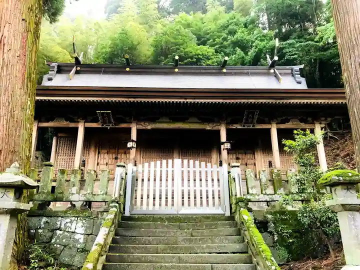 小国両神社の本殿・本堂