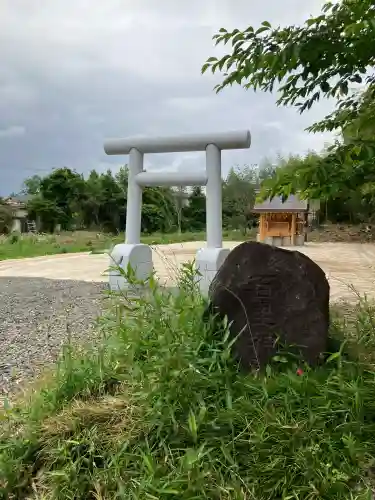 百里神社の{uncategorized: "未分類", other: "その他", undefined: "問題あり", building: "その他建物", grave: "お墓", sacred_gate: "鳥居", guardian: "狛犬", statue: "像", buddha: "仏像", history: "歴史", nature: "自然", garden: "庭園", animal: "動物", pagoda: "塔", temizu: "手水舎", mountain_gate: "山門・神門", sanctuary: "本殿・本堂", subordinate: "末社・摂社", art: "芸術", scenery: "景色", jizo: "地蔵", ema: "絵馬", goshuin: "御朱印", omikuji: "おみくじ", items: "授与品その他", amulet: "お守り", goshuincho: "御朱印帳", eats: "食事", festival: "お祭り", votive_dance: "神楽", shichigosan: "七五三参", wedding: "結婚式", experience: "体験その他", initially: "初詣", around: "周辺", anti_infection: "感染症対策"}