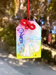 2/21(土)より頒布を開始します。
2月22日 ― にゃんにゃんにゃんの「猫の日」にちなみ
猫を愛する皆さまへお届けする御守りです😊
見ているだけでほっこりと心が和む、
やさしい癒しのデザインに仕上げております。
愛猫の健やかな日々と、
猫好きの皆さまの開運招福・健康をお祈り申し上げます。
春のやわらかな空気に包まれながら、
どうぞごゆっくりご参拝ください⛩️✨
【社頭頒布】2月21日(土)8:00〜
【郵送受付】2月21日(土)0:00〜
彦嶽宮オンライン授与所にて承ります。
https://hikotakegu.stores.jp/
皆さまのご参拝を心よりお待ちしております。