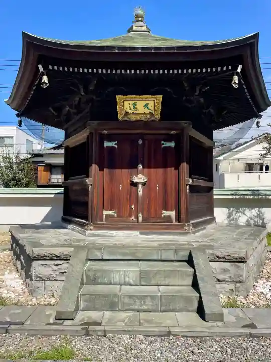 長勝寺の{uncategorized: "未分類", other: "その他", undefined: "問題あり", building: "その他建物", grave: "お墓", sacred_gate: "鳥居", guardian: "狛犬", statue: "像", buddha: "仏像", history: "歴史", nature: "自然", garden: "庭園", animal: "動物", pagoda: "塔", temizu: "手水舎", mountain_gate: "山門・神門", sanctuary: "本殿・本堂", subordinate: "末社・摂社", art: "芸術", scenery: "景色", jizo: "地蔵", ema: "絵馬", goshuin: "御朱印", omikuji: "おみくじ", items: "授与品その他", amulet: "お守り", goshuincho: "御朱印帳", eats: "食事", festival: "お祭り", votive_dance: "神楽", shichigosan: "七五三参", wedding: "結婚式", experience: "体験その他", initially: "初詣", around: "周辺", anti_infection: "感染症対策"}