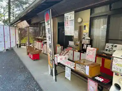 下野 星宮神社の{uncategorized: "未分類", other: "その他", undefined: "問題あり", building: "その他建物", grave: "お墓", sacred_gate: "鳥居", guardian: "狛犬", statue: "像", buddha: "仏像", history: "歴史", nature: "自然", garden: "庭園", animal: "動物", pagoda: "塔", temizu: "手水舎", mountain_gate: "山門・神門", sanctuary: "本殿・本堂", subordinate: "末社・摂社", art: "芸術", scenery: "景色", jizo: "地蔵", ema: "絵馬", goshuin: "御朱印", omikuji: "おみくじ", items: "授与品その他", amulet: "お守り", goshuincho: "御朱印帳", eats: "食事", festival: "お祭り", votive_dance: "神楽", shichigosan: "七五三参", wedding: "結婚式", experience: "体験その他", initially: "初詣", around: "周辺", anti_infection: "感染症対策"}