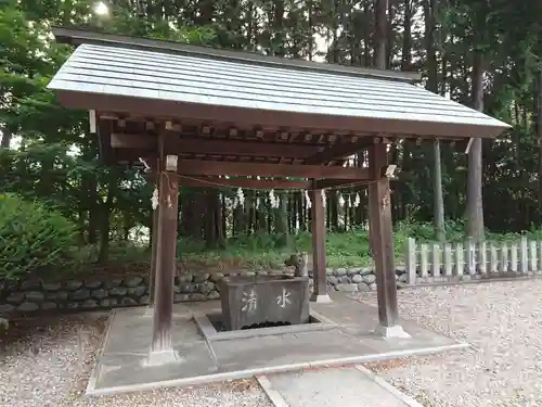 神明神社の手水舎