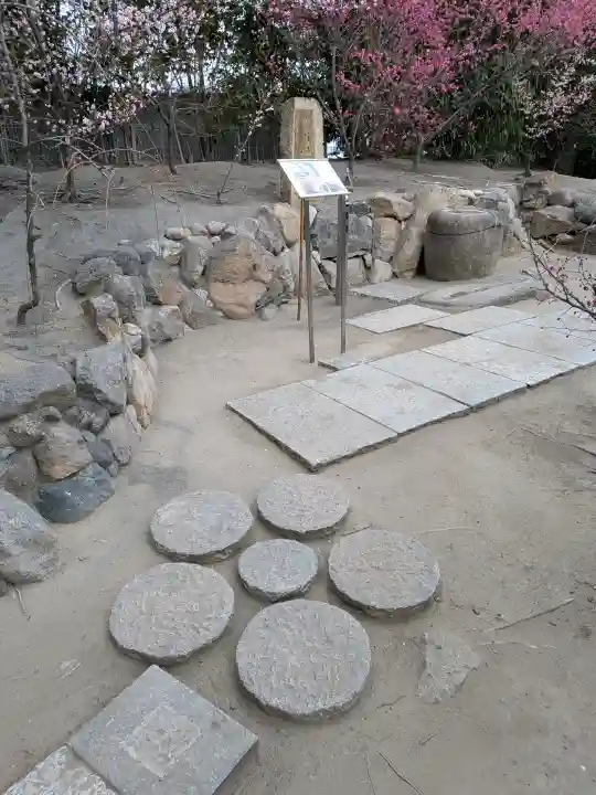 玉造稲荷神社の{uncategorized: "未分類", other: "その他", undefined: "問題あり", building: "その他建物", grave: "お墓", sacred_gate: "鳥居", guardian: "狛犬", statue: "像", buddha: "仏像", history: "歴史", nature: "自然", garden: "庭園", animal: "動物", pagoda: "塔", temizu: "手水舎", mountain_gate: "山門・神門", sanctuary: "本殿・本堂", subordinate: "末社・摂社", art: "芸術", scenery: "景色", jizo: "地蔵", ema: "絵馬", goshuin: "御朱印", omikuji: "おみくじ", items: "授与品その他", amulet: "お守り", goshuincho: "御朱印帳", eats: "食事", festival: "お祭り", votive_dance: "神楽", shichigosan: "七五三参", wedding: "結婚式", experience: "体験その他", initially: "初詣", around: "周辺", anti_infection: "感染症対策"}