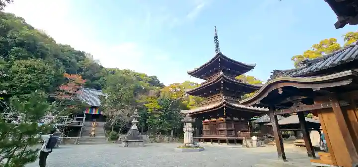 石手寺の{uncategorized: "未分類", other: "その他", undefined: "問題あり", building: "その他建物", grave: "お墓", sacred_gate: "鳥居", guardian: "狛犬", statue: "像", buddha: "仏像", history: "歴史", nature: "自然", garden: "庭園", animal: "動物", pagoda: "塔", temizu: "手水舎", mountain_gate: "山門・神門", sanctuary: "本殿・本堂", subordinate: "末社・摂社", art: "芸術", scenery: "景色", jizo: "地蔵", ema: "絵馬", goshuin: "御朱印", omikuji: "おみくじ", items: "授与品その他", amulet: "お守り", goshuincho: "御朱印帳", eats: "食事", festival: "お祭り", votive_dance: "神楽", shichigosan: "七五三参", wedding: "結婚式", experience: "体験その他", initially: "初詣", around: "周辺", anti_infection: "感染症対策"}