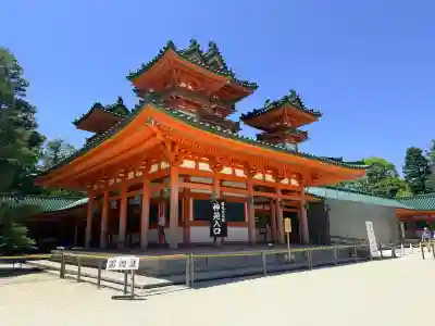 平安神宮の{uncategorized: "未分類", other: "その他", undefined: "問題あり", building: "その他建物", grave: "お墓", sacred_gate: "鳥居", guardian: "狛犬", statue: "像", buddha: "仏像", history: "歴史", nature: "自然", garden: "庭園", animal: "動物", pagoda: "塔", temizu: "手水舎", mountain_gate: "山門・神門", sanctuary: "本殿・本堂", subordinate: "末社・摂社", art: "芸術", scenery: "景色", jizo: "地蔵", ema: "絵馬", goshuin: "御朱印", omikuji: "おみくじ", items: "授与品その他", amulet: "お守り", goshuincho: "御朱印帳", eats: "食事", festival: "お祭り", votive_dance: "神楽", shichigosan: "七五三参", wedding: "結婚式", experience: "体験その他", initially: "初詣", around: "周辺", anti_infection: "感染症対策"}