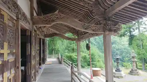 摩尼寺の本殿・本堂