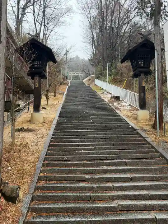 手長神社の{uncategorized: "未分類", other: "その他", undefined: "問題あり", building: "その他建物", grave: "お墓", sacred_gate: "鳥居", guardian: "狛犬", statue: "像", buddha: "仏像", history: "歴史", nature: "自然", garden: "庭園", animal: "動物", pagoda: "塔", temizu: "手水舎", mountain_gate: "山門・神門", sanctuary: "本殿・本堂", subordinate: "末社・摂社", art: "芸術", scenery: "景色", jizo: "地蔵", ema: "絵馬", goshuin: "御朱印", omikuji: "おみくじ", items: "授与品その他", amulet: "お守り", goshuincho: "御朱印帳", eats: "食事", festival: "お祭り", votive_dance: "神楽", shichigosan: "七五三参", wedding: "結婚式", experience: "体験その他", initially: "初詣", around: "周辺", anti_infection: "感染症対策"}