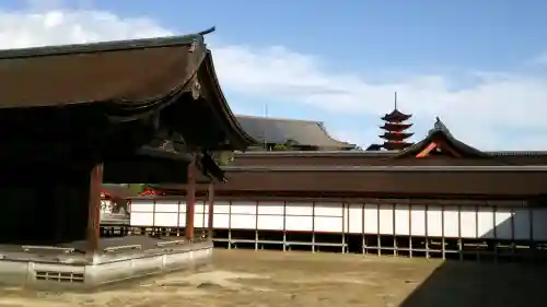 厳島神社の{uncategorized: "未分類", other: "その他", undefined: "問題あり", building: "その他建物", grave: "お墓", sacred_gate: "鳥居", guardian: "狛犬", statue: "像", buddha: "仏像", history: "歴史", nature: "自然", garden: "庭園", animal: "動物", pagoda: "塔", temizu: "手水舎", mountain_gate: "山門・神門", sanctuary: "本殿・本堂", subordinate: "末社・摂社", art: "芸術", scenery: "景色", jizo: "地蔵", ema: "絵馬", goshuin: "御朱印", omikuji: "おみくじ", items: "授与品その他", amulet: "お守り", goshuincho: "御朱印帳", eats: "食事", festival: "お祭り", votive_dance: "神楽", shichigosan: "七五三参", wedding: "結婚式", experience: "体験その他", initially: "初詣", around: "周辺", anti_infection: "感染症対策"}