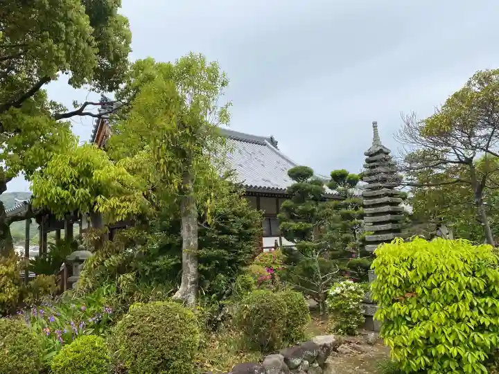 観泉寺の{uncategorized: "未分類", other: "その他", undefined: "問題あり", building: "その他建物", grave: "お墓", sacred_gate: "鳥居", guardian: "狛犬", statue: "像", buddha: "仏像", history: "歴史", nature: "自然", garden: "庭園", animal: "動物", pagoda: "塔", temizu: "手水舎", mountain_gate: "山門・神門", sanctuary: "本殿・本堂", subordinate: "末社・摂社", art: "芸術", scenery: "景色", jizo: "地蔵", ema: "絵馬", goshuin: "御朱印", omikuji: "おみくじ", items: "授与品その他", amulet: "お守り", goshuincho: "御朱印帳", eats: "食事", festival: "お祭り", votive_dance: "神楽", shichigosan: "七五三参", wedding: "結婚式", experience: "体験その他", initially: "初詣", around: "周辺", anti_infection: "感染症対策"}