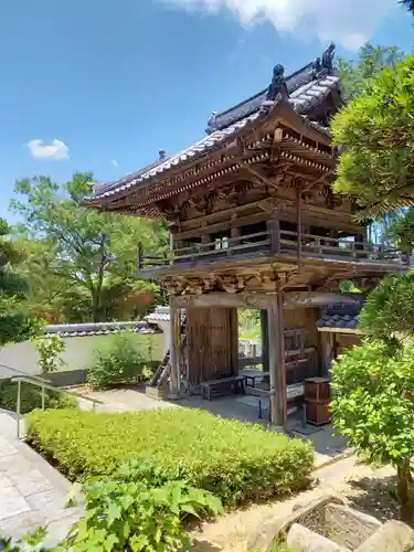 願成寺の山門