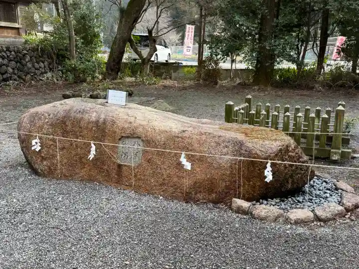 丹生川上神社(下社)の{uncategorized: "未分類", other: "その他", undefined: "問題あり", building: "その他建物", grave: "お墓", sacred_gate: "鳥居", guardian: "狛犬", statue: "像", buddha: "仏像", history: "歴史", nature: "自然", garden: "庭園", animal: "動物", pagoda: "塔", temizu: "手水舎", mountain_gate: "山門・神門", sanctuary: "本殿・本堂", subordinate: "末社・摂社", art: "芸術", scenery: "景色", jizo: "地蔵", ema: "絵馬", goshuin: "御朱印", omikuji: "おみくじ", items: "授与品その他", amulet: "お守り", goshuincho: "御朱印帳", eats: "食事", festival: "お祭り", votive_dance: "神楽", shichigosan: "七五三参", wedding: "結婚式", experience: "体験その他", initially: "初詣", around: "周辺", anti_infection: "感染症対策"}